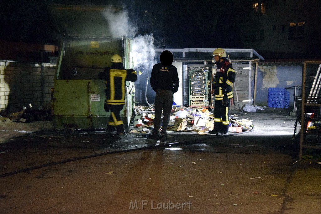 Feuer Papp Presscontainer Koeln Hoehenberg Bochumerstr P409.JPG - Miklos Laubert